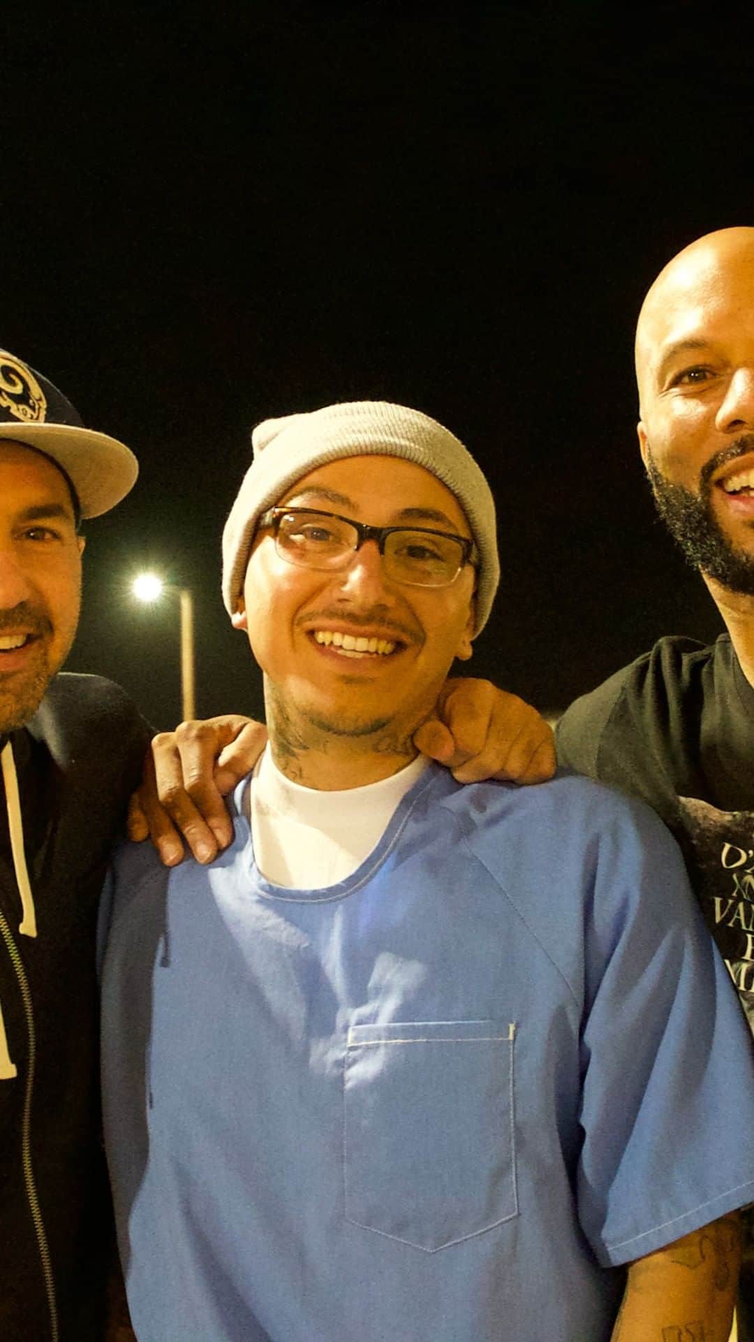 コモンのインスタグラム：「"I was raised in a culture that shunned me for my sensitivity. Just the natural sensitivity as a gentle little boy.” @Gonz_FoReal opens up about his trauma and performs in prison during our recent Hope & Redemption Tour. Video by @SadeCJoseph and @MichaelLatt.」