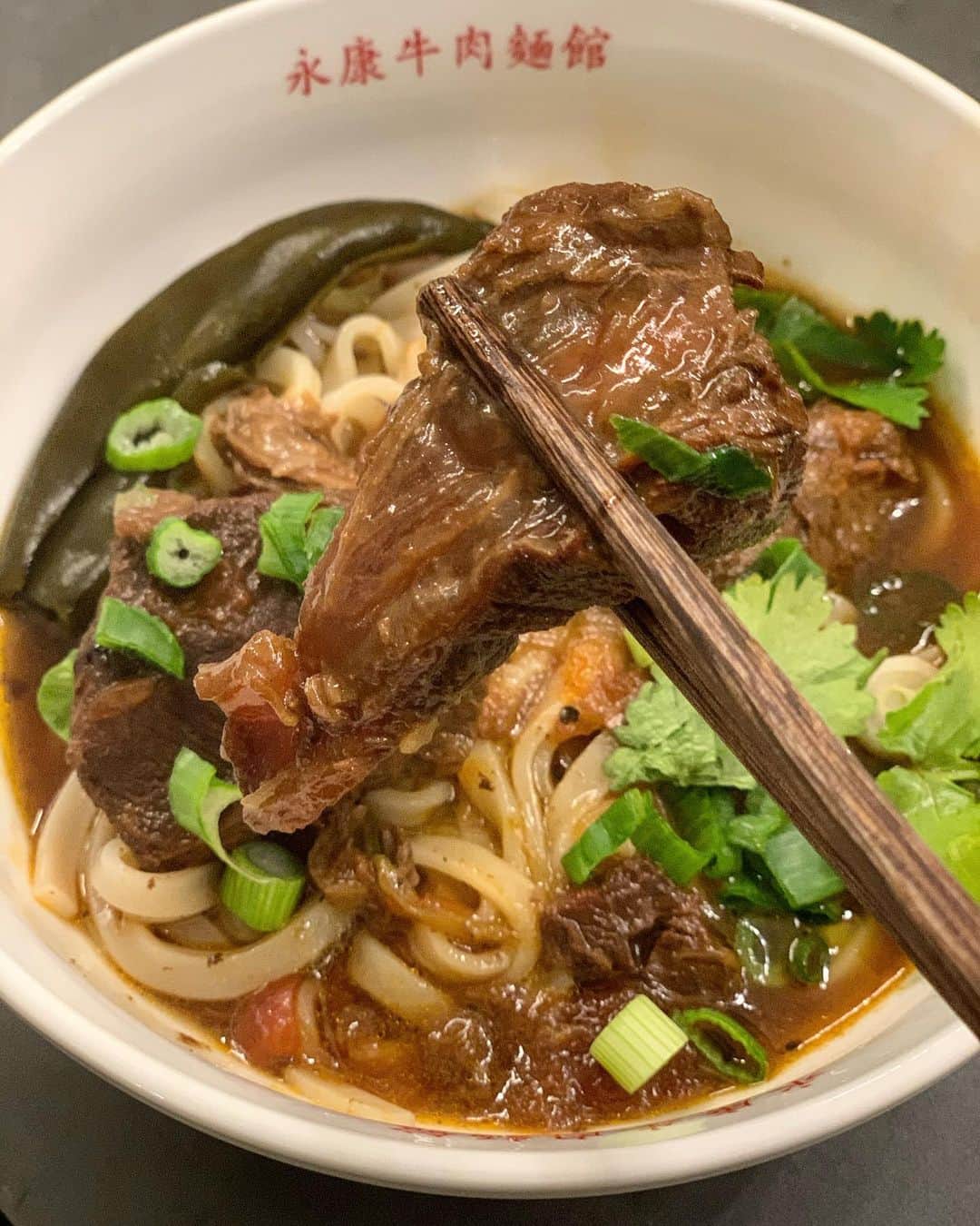 DOMINIQUE ANSEL BAKERYさんのインスタグラム写真 - (DOMINIQUE ANSEL BAKERYInstagram)「Here’s one to remember: Celian’s first taste of Grandma’s Taiwanese beef noodles. Just the noodles lightly dipped in soup this time for the little guy, but look at the tenderness of that beef. #CelianAnsel」2月12日 1時53分 - dominiqueansel