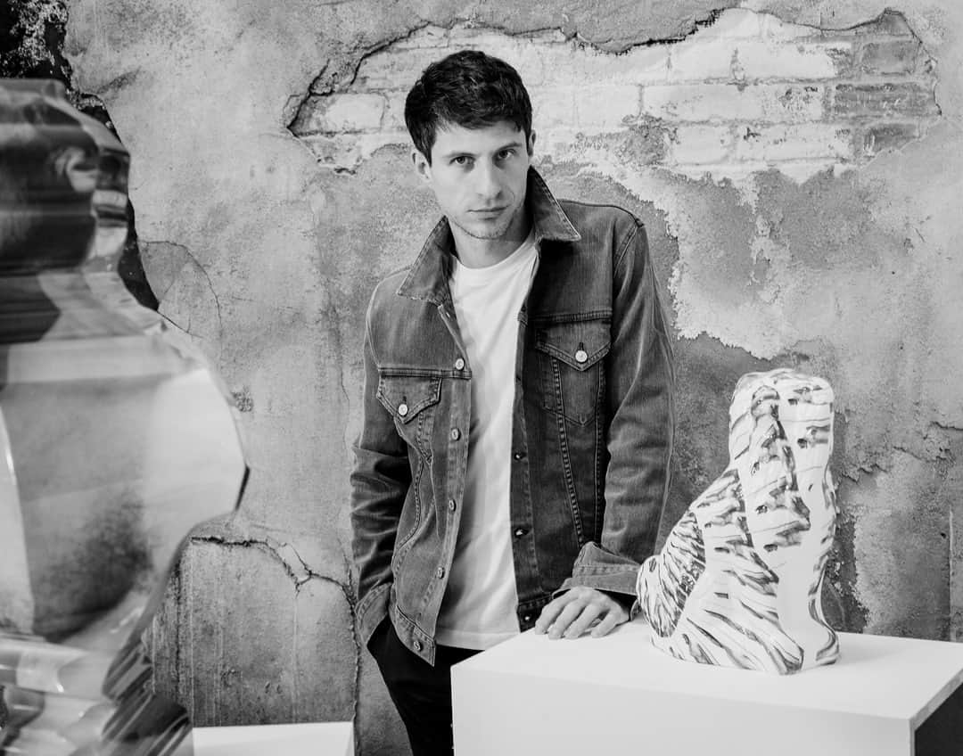 さんのインスタグラム写真 - (Instagram)「British Sculptor Nick Hornby lets us into his London-based studio and discusses his greatest influences, art in the age of social media, and how the pandemic has impacted his work.⠀⠀⠀⠀⠀⠀⠀⠀⠀ ⠀⠀⠀⠀⠀⠀⠀⠀⠀ See our stories to learn more.」2月12日 1時54分 - citizensofhumanity