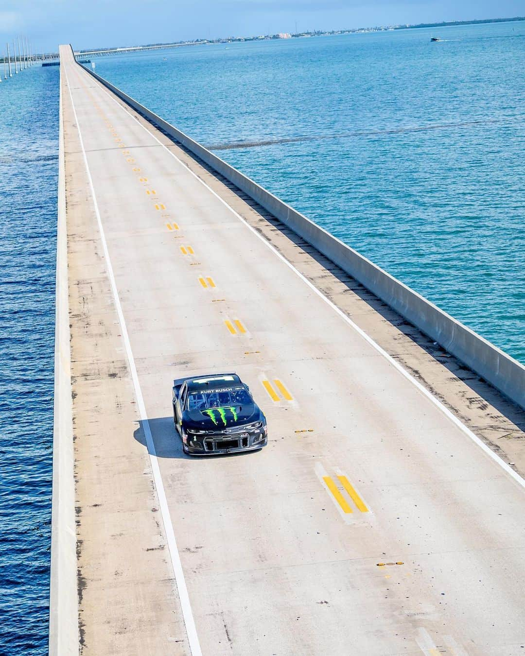 モンスターエナジーさんのインスタグラム写真 - (モンスターエナジーInstagram)「From Key West 👉 Daytona, @KurtBusch is coming in hot. 🏝🏁  New film drops tomorrow on YouTube.   #MonsterEnergy」2月12日 2時00分 - monsterenergy