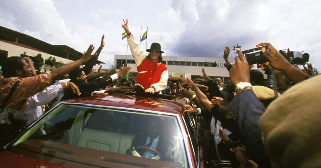 マイケル・ジャクソンさんのインスタグラム写真 - (マイケル・ジャクソンInstagram)「This month in 1992, Michael Jackson took an 11-day trip to Africa. Michael visited medical centers, churches, schools, and educational charities for disabled children in Gabon, Ivory Coast, Tanzania, and Kenya. #MJHumanitarian Photo taken in Libreville, the capital of Gabon.」2月12日 2時05分 - michaeljackson