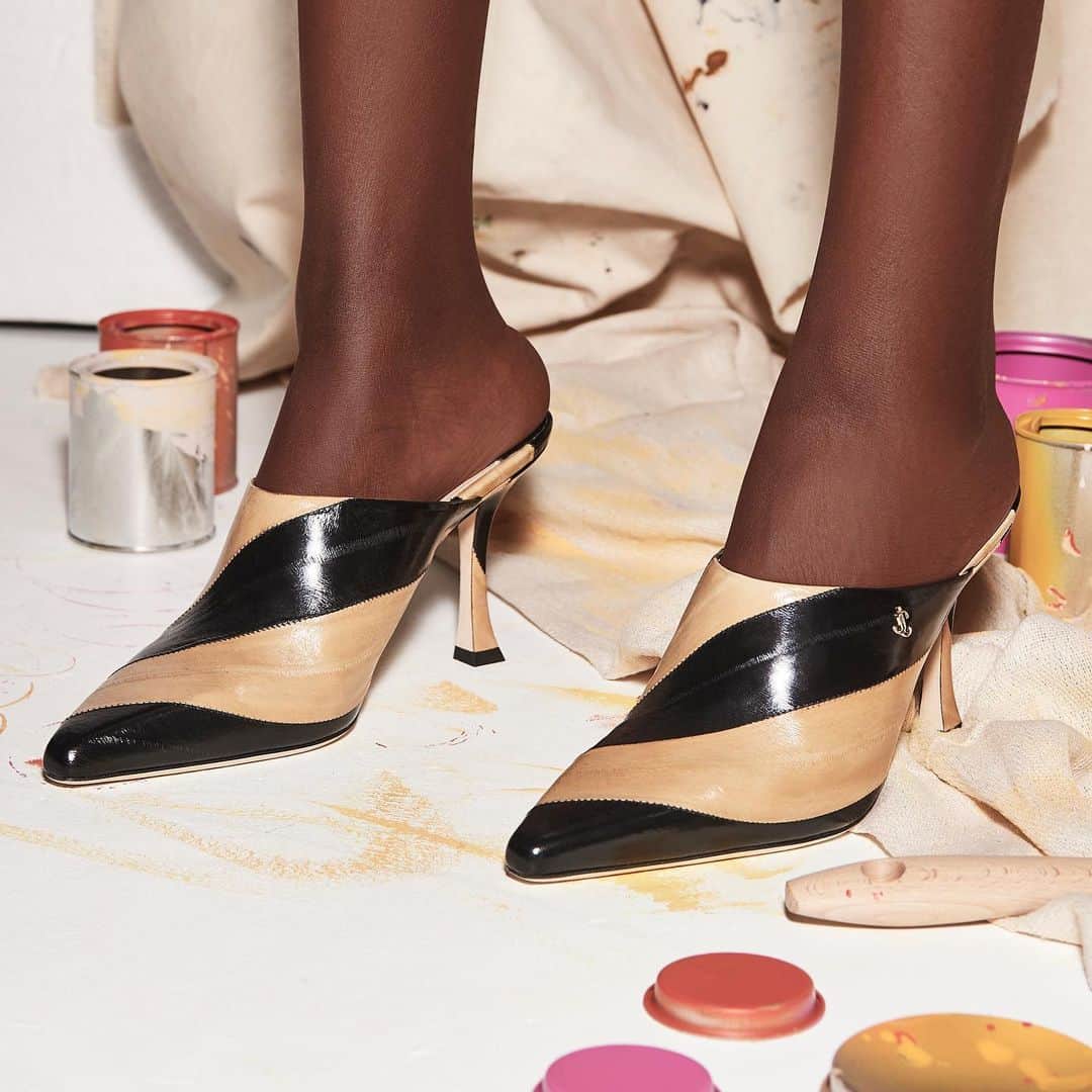 Jimmy Chooさんのインスタグラム写真 - (Jimmy ChooInstagram)「Slip into the RYA mules, with an assertive pointed toe and kick heel detail. A modern silhouette with a confident attitude #JimmyChoo」2月12日 2時00分 - jimmychoo