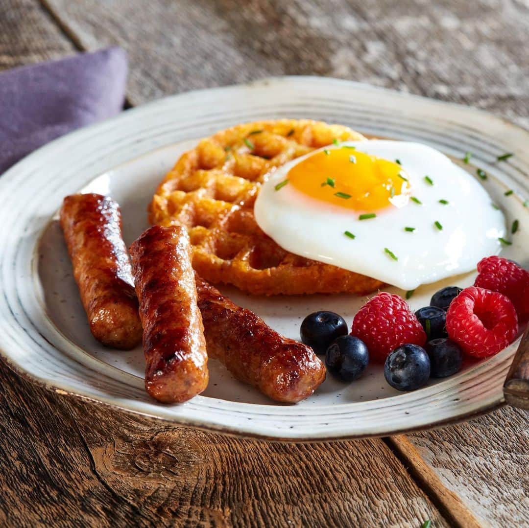 ジョンソンヴィルのインスタグラム：「Easy, delicious and keto-friendly all in one big breakfast bite. Start your morning with flavor you can feel good about with these protein-packed Johnsonville sausage breakfast recipes. #LinkInBio for recipe and product details.」