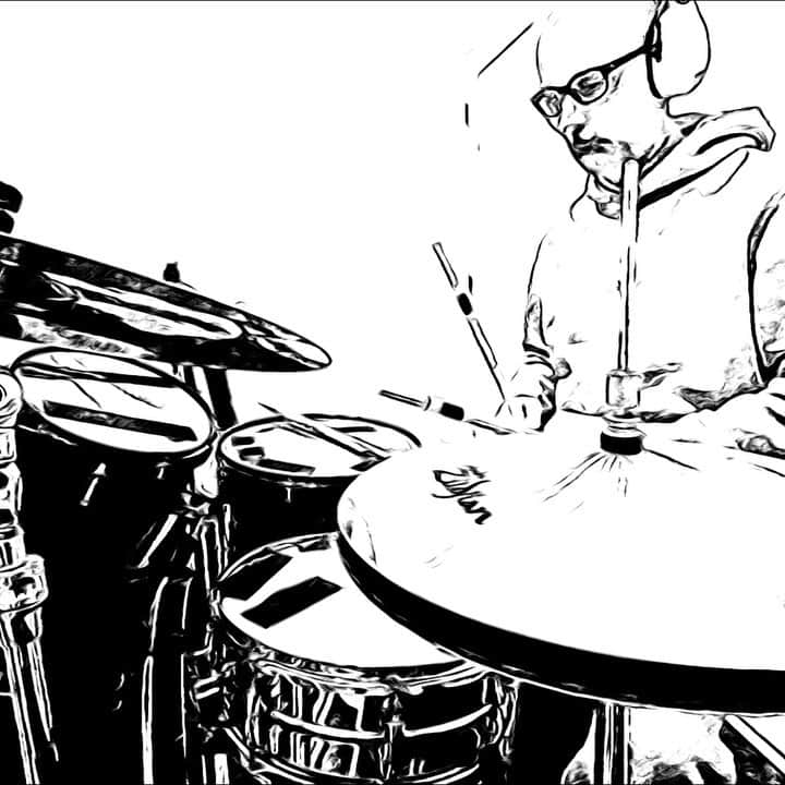 モービーのインスタグラム：「Tuning the drums quite low and recording in a big empty closet helps make live drums sound like an old drum machine.」