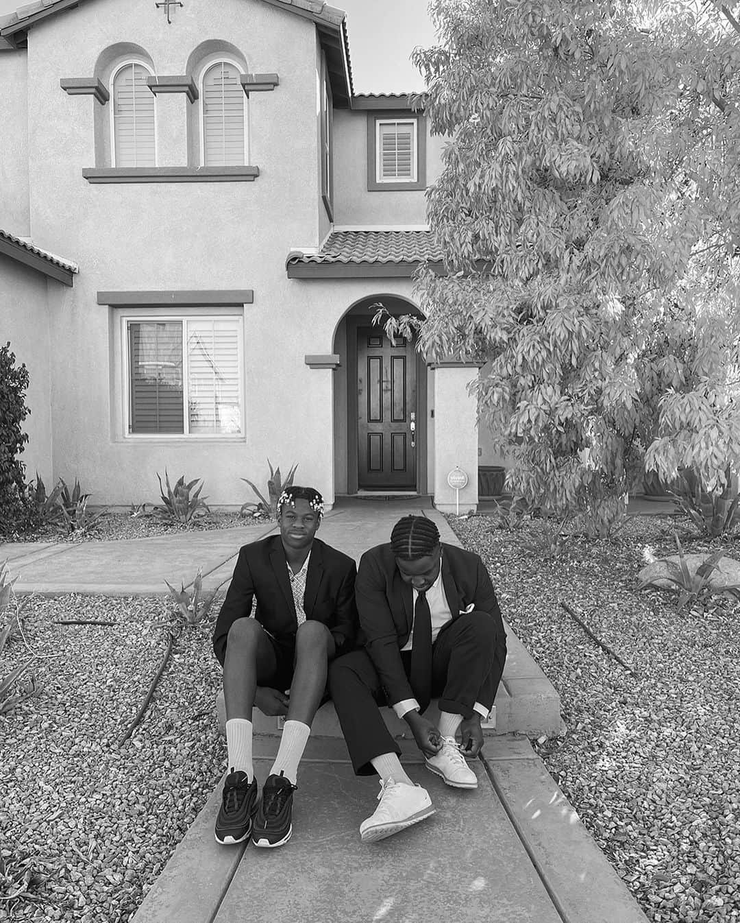 appleさんのインスタグラム写真 - (appleInstagram)「Hometown Series — Day 11 of 32: Victorville by @micaiahcarter. Commissioned by Apple. “I want these photos to be a moment in time of a legacy. The people in these photographs mean a lot to me, and most of them are in transitional phases of life, especially with 2020. I think it’s fantastic to see these in context of the stillness and beauty of our city. Victorville gives a great sense of simplicity in the most beautiful, complicated way.” #ShotoniPhone by Micaiah Carter」2月12日 2時06分 - apple