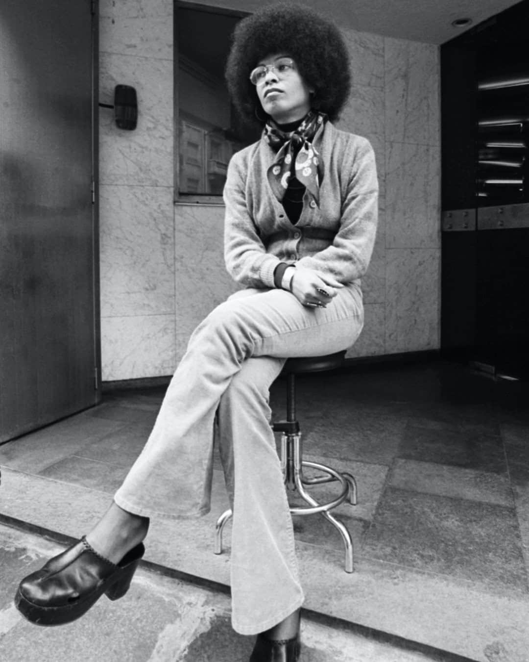 カレントエリオットのインスタグラム：「“i am no longer accepting the things i cannot change…i’m changing the things i cannot accept.” – political activist and educator, angela davis」