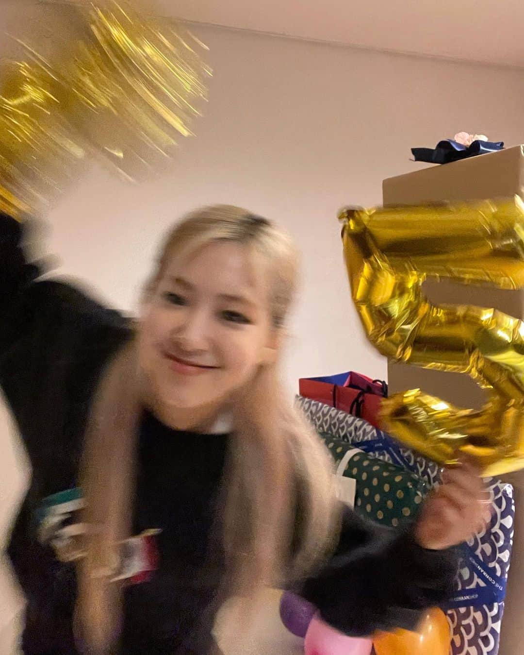 ロゼさんのインスタグラム写真 - (ロゼInstagram)「🤪」2月12日 2時17分 - roses_are_rosie