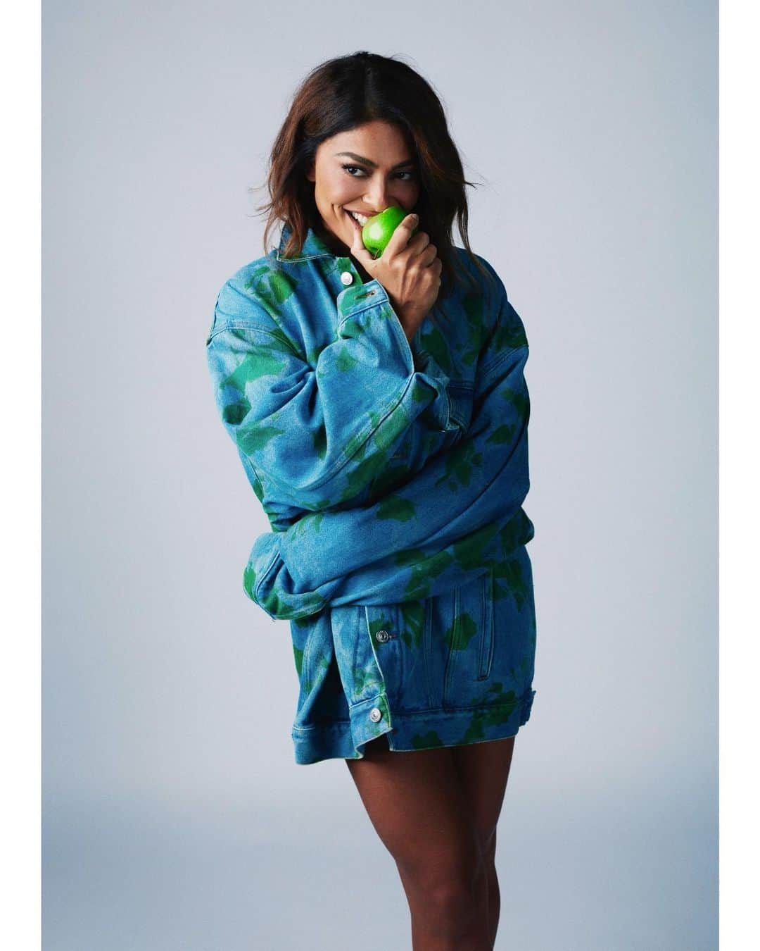 ジュリアナ・パエスのインスタグラム：「🍏」