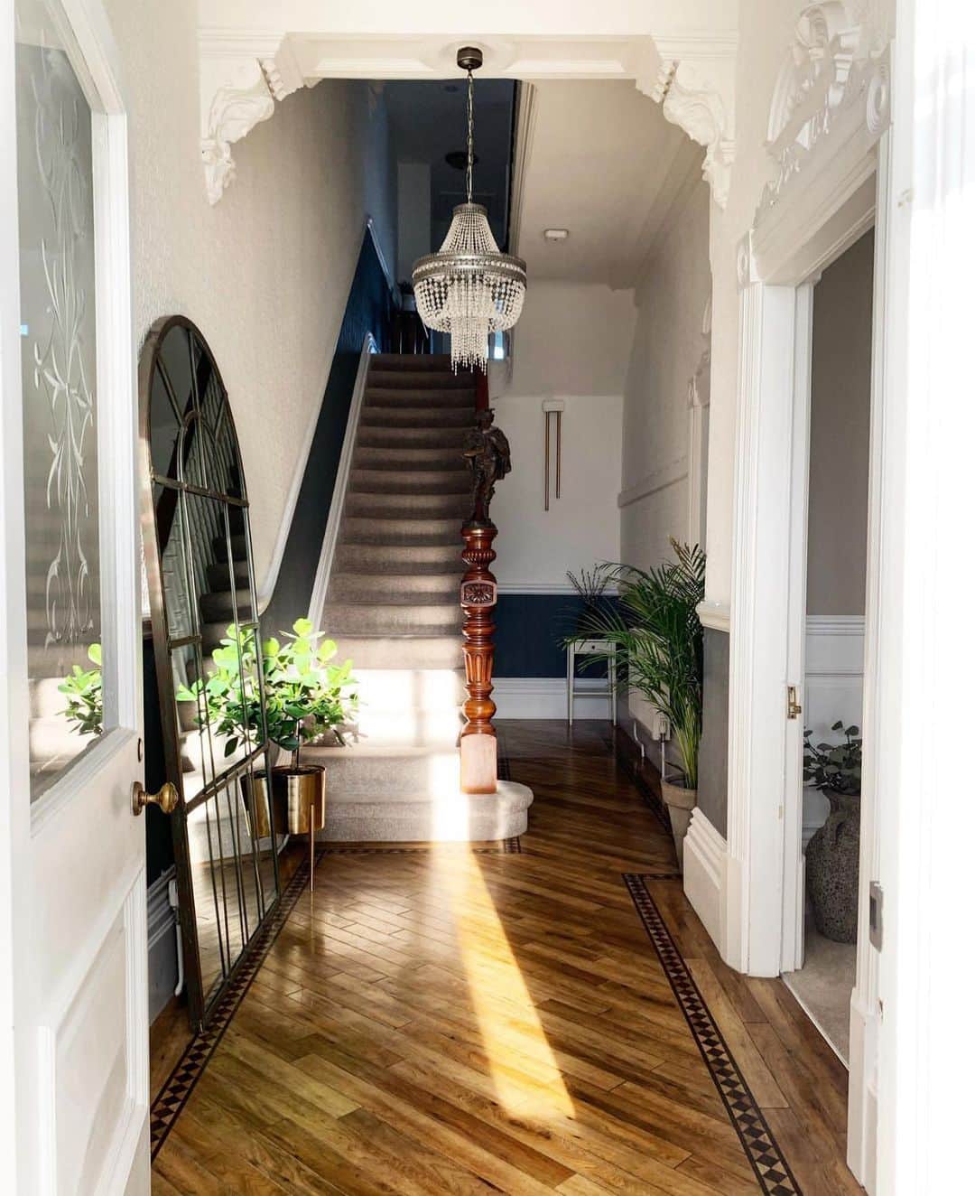 My Interiorのインスタグラム：「Glorious hallway from the lovely home of @tilia.house」