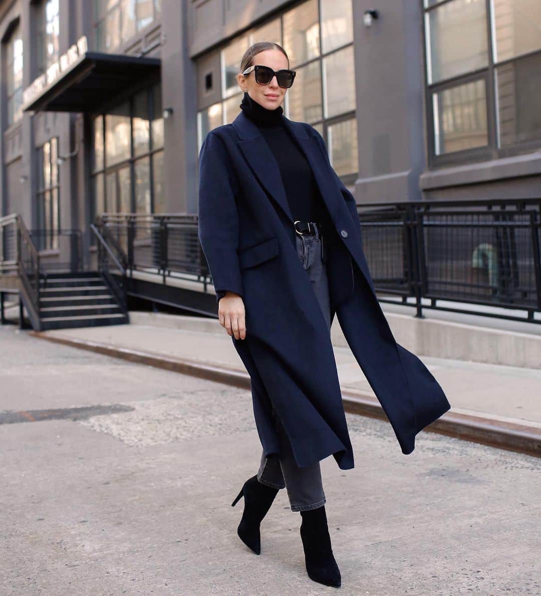 Helena Glazer Hodneさんのインスタグラム写真 - (Helena Glazer HodneInstagram)「This navy coat is possibly one of my best @hm buys and that's saying a lot. It also comes in a stunning oatmeal color and I couldn't resist getting both. (Linked both on stories) #HMxMe #HMLeage #ad」2月12日 2時41分 - brooklynblonde1