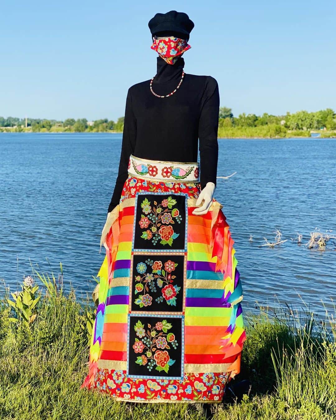 Airbnbのインスタグラム：「“We call it indigenous fashion but it’s much deeper than just fashion. It’s our roots” says your host, fourth-generation Chippewa, Cree and Blackfeet designer, Rebekah.   In her Online Experience, "Indigenous Fashion with Expert Artisan," she shares the history that inspires her craftsmanship and distinctive style. You'll spend the hour fully immersed in her stories of fashion, family, and importance of passing down traditions from one generation to the next while also inspiring others to reinvent it, the same way she does.  Link in bio.」