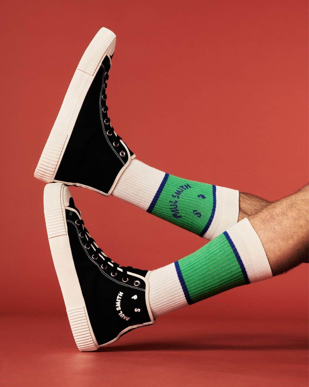 ポールスミスさんのインスタグラム写真 - (ポールスミスInstagram)「One step at a time. #PSPaulSmith   Shop new season footwear online.   #PaulSmith #socks #trainers #PSHappy」2月12日 2時47分 - paulsmithdesign