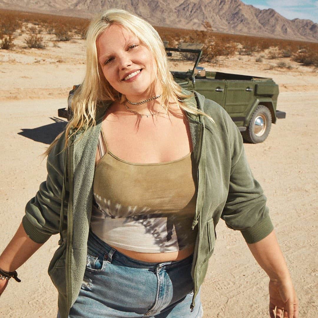 American Eagleのインスタグラム：「Layering 101: cute, cropped Tiny Tops (MADE for high-waisted jeans!) + hoodies = your go-to #ootd.」