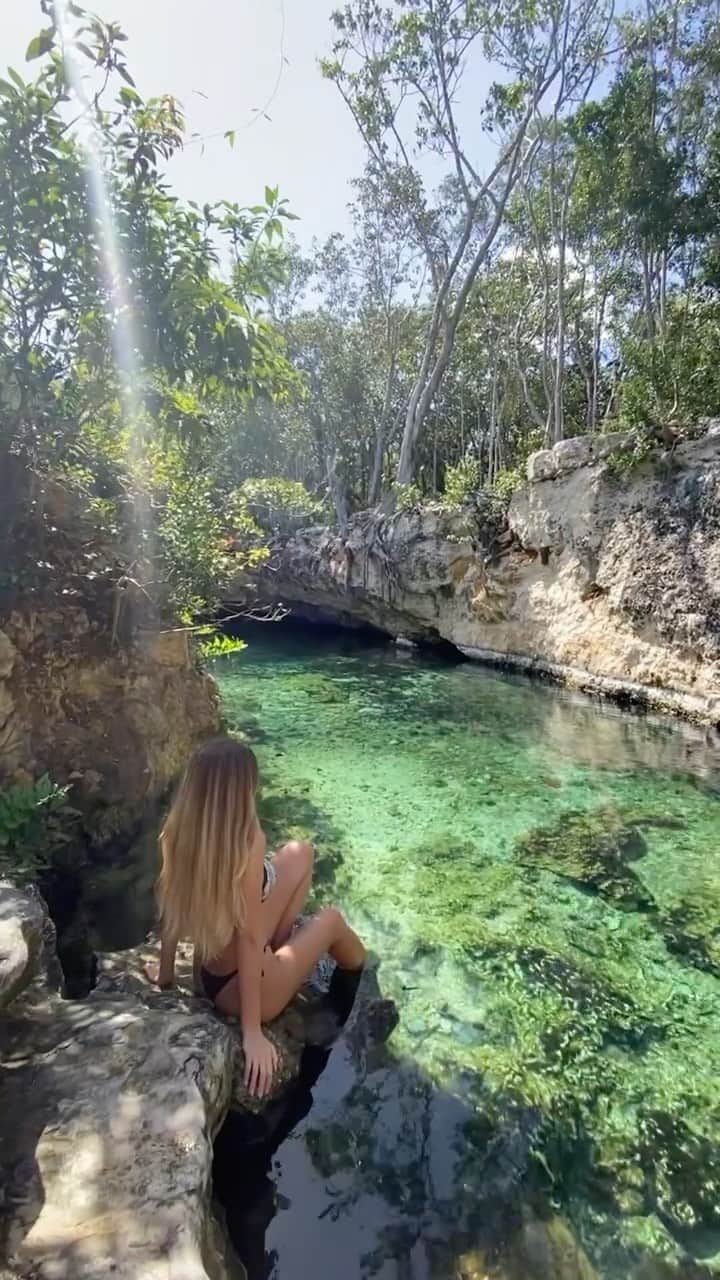 Erika Auroraのインスタグラム：「I am infinitely happy ☀️ Today with @tf1 @50inside we made the second part of the #docufilm on # México 🇲🇽 Land that completely stole my heart ❤️🌎   This are some of the #backstage scenes of the #Cenotes these natural limestone caves, interpreted by the #Mayas in a divine key. In fact, they believed that they were the entrance doors to #Xibalba, the world in which the gods and spirits of the dead lived, according to their beliefs. For this reason Mayan ceremonies and rituals were always celebrated near a #cenote.  Thank you so much to all the amazing #team @pizoncity @aaronorttega @romainnoma_ @mafemoralez @mayoorquiin @visitmexico @50insidetravel @discover.tulum @tulummexico @tulum」