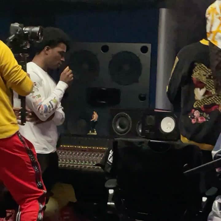 ルイス・ウィリアムスのインスタグラム：「Playa 2 Playa... Mac to Mac 🤞🏾🤞🏾 @snoopdogg X @akeem__ali 🤫」