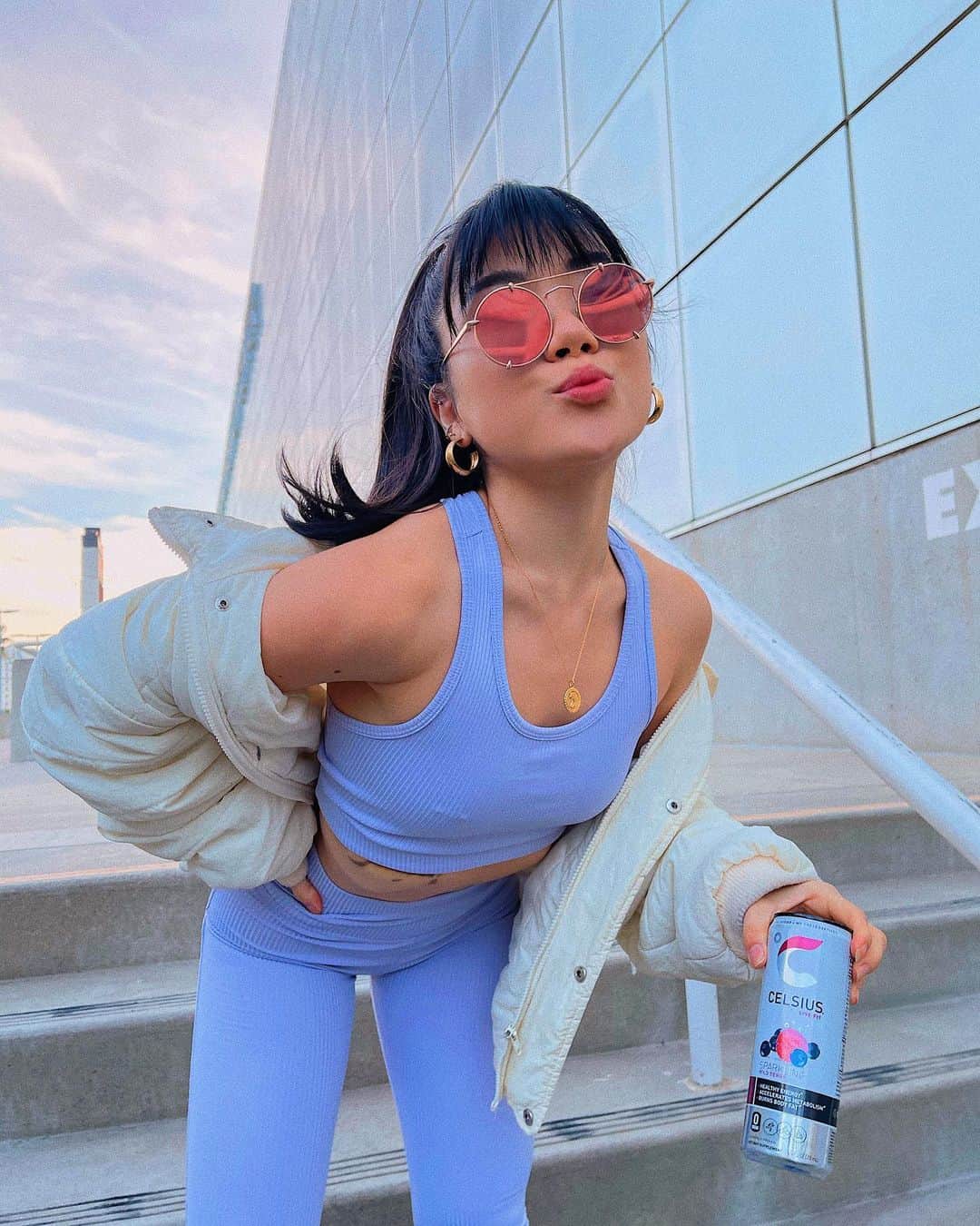 Marycakeのインスタグラム：「sunset energy brought to u by @celsiusofficial 🫐 love the sparkling wild berry flavor so much might just change my ig to berrycake 🥺✨ #celsiusbrandpartner #celsiuslivefit」