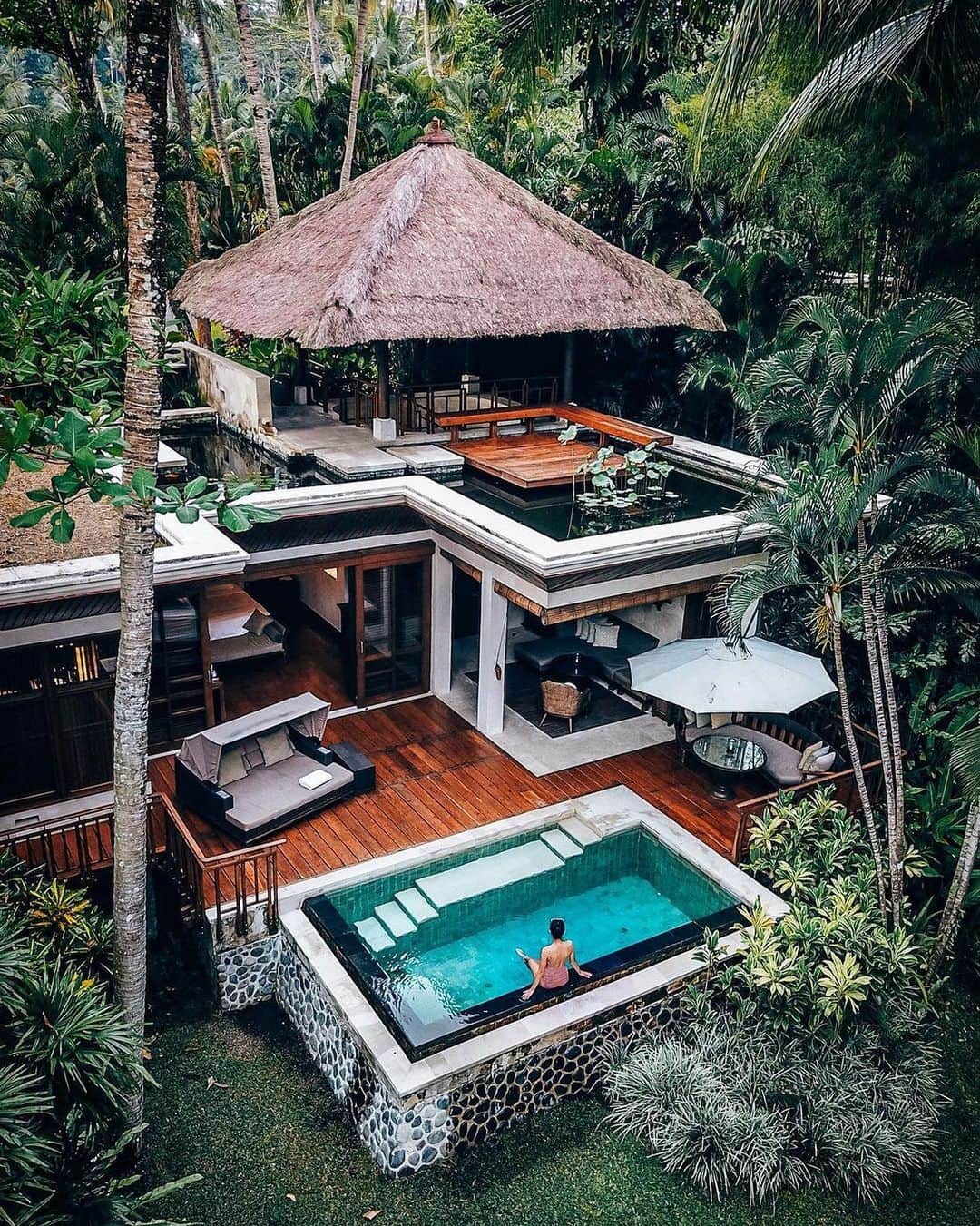 bestvacationsのインスタグラム：「Jungle Oasis 🌴 Who’d you be with here? By @michutravel」