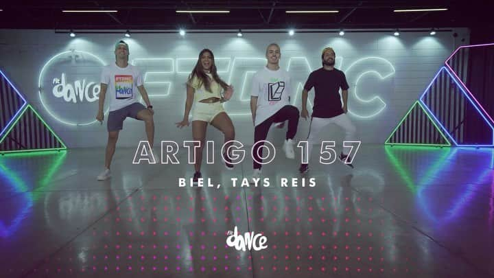 Bielのインスタグラム：「TA NO AR! 🤩 “Artigo 157” no canal da @fitdance pra vocês, família!   🎤 @biel @eutaysreisoficial 🔥 Coreô oficial de @eutaysreisoficial e @nannamarins 🖥 YouTube.com/FitDanceTV  @fitdance . @vi.melloo  @eutaysreisoficial  @biel  @eufabio . #JuntosMaisFelizes #FitDance」