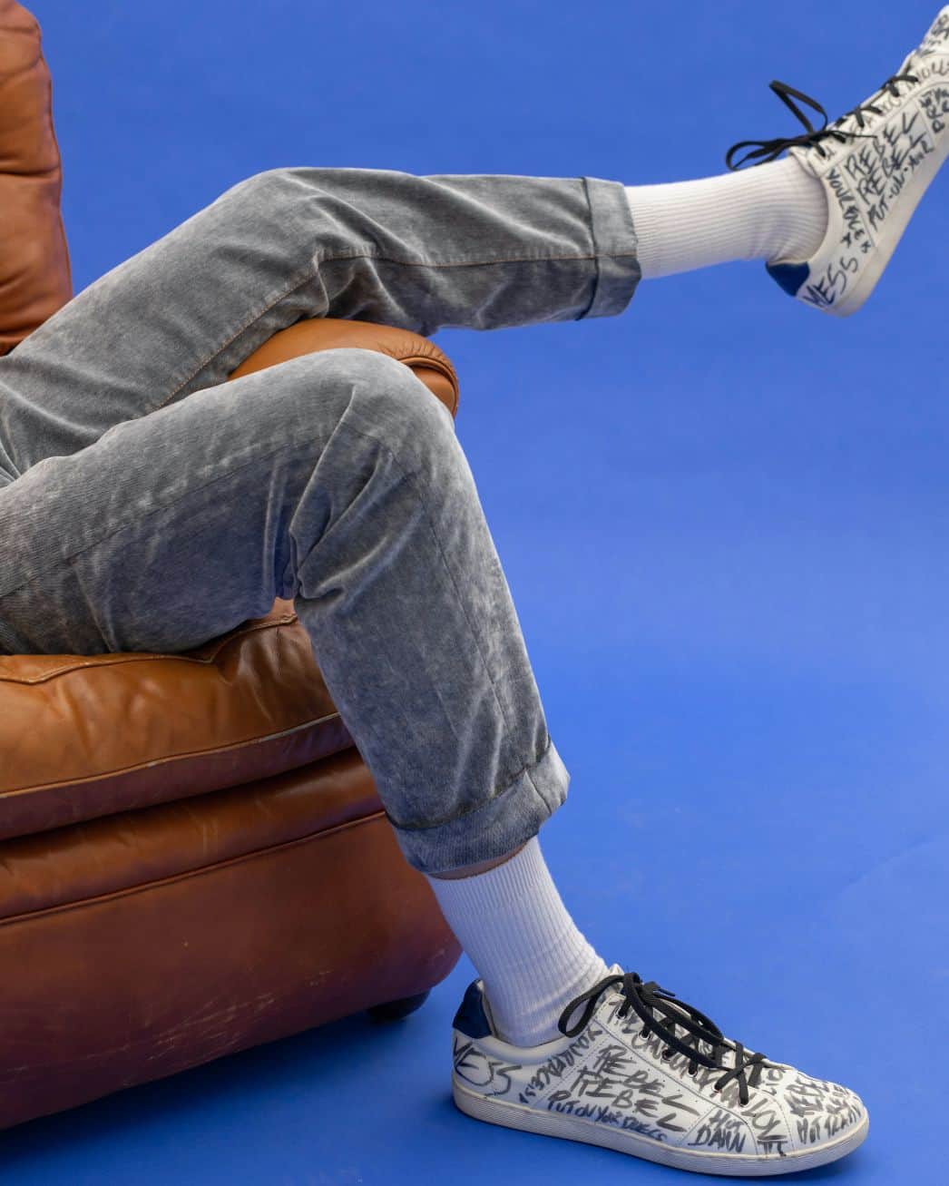 のインスタグラム：「Just rebel⁣ ⁣⁣⁣⁣⁣⁣⁣ care-label.com⁣⁣⁣⁣⁣⁣⁣⁣⁣⁣⁣⁣⁣⁣⁣ ⁣⁣⁣⁣⁣⁣⁣⁣⁣⁣⁣⁣⁣ #carelabel #denimlovers #denimstory #denimaddiction」