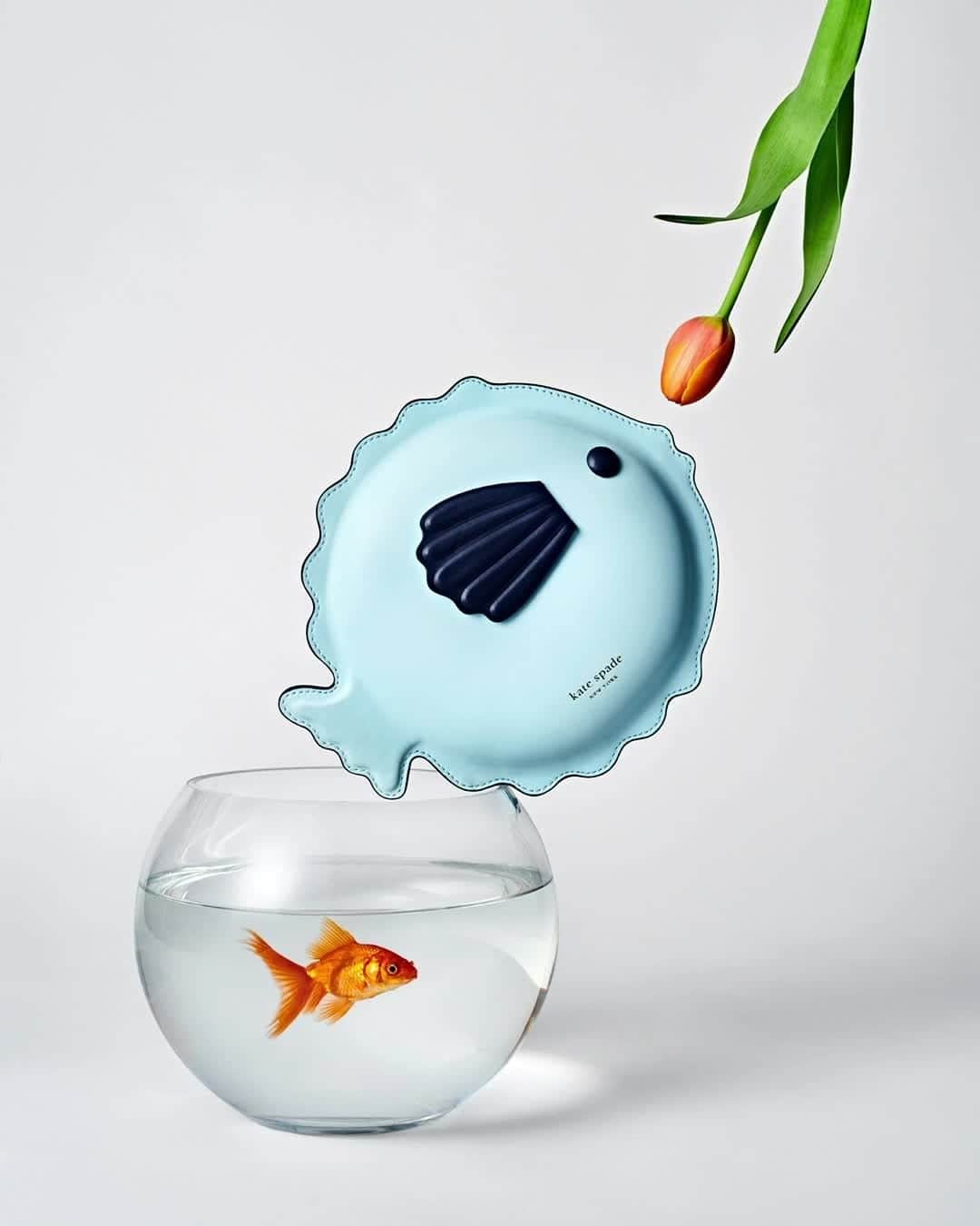 ケイト・スペードのインスタグラム：「catch of the day 🐡 meet puffy, our newest addition to novelty. 💙」