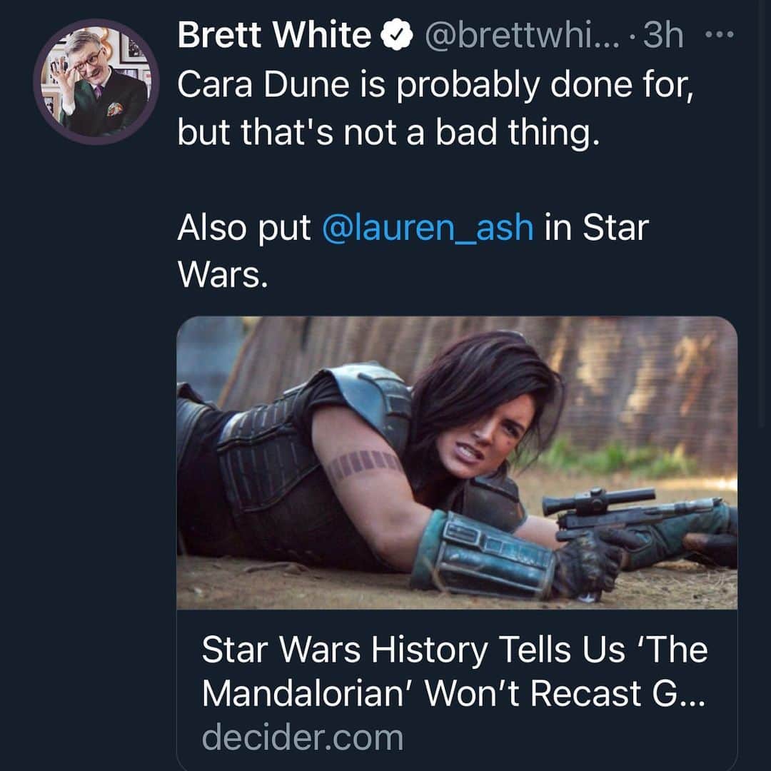 ローレン・アッシュのインスタグラム：「Meanwhile on Twitter...I volunteered as tribute to replace Gina Carano on @themandalorian and @brettwhite gave me a shout out today! (Read the full @deciderdotcom article at the link in my bio!)   And join us on twitter using the hashtags  #LaurenAshForCaraDune #HireLaurenAsh   Cause hey, you never know right??  @jonfavreau」