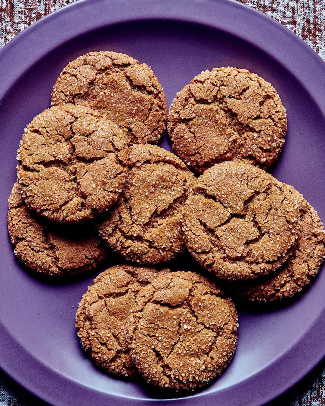 ナイジェラ・ローソンさんのインスタグラム写真 - (ナイジェラ・ローソンInstagram)「I’m thrilled to say the inspirational #DessertPerson by @csaffitz is just up on the #CookbookCorner section of nigella.com. Read all about it, and get her recipe for these Chewy Molasses Cookies by clicking on link in bio. .  What I mean by this, is that you tap on my name, which will take you to a page that has a link on it that says www.nigella.com/instagram. When you click on this link, it will take you to a page of photographs: click on the photograph you want the recipe of and you will be taken to it! . Photograph by @yungbludlau  Design by @miaajohnson」2月12日 3時18分 - nigellalawson