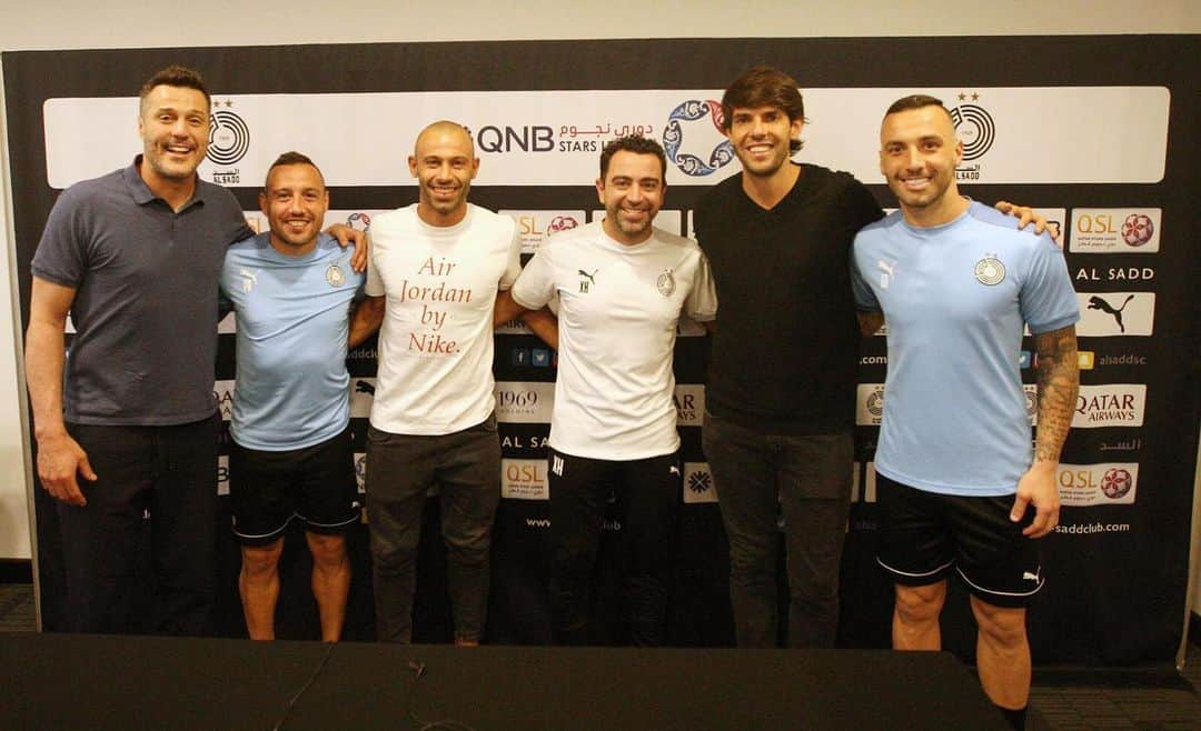 サンティ・カソルラのインスタグラム：「What a pleasure to share a while with all these great players, thanks for everything @juliocesar @kaka @xavi @guilherme #Mascherano ⚽️⚽️⚽️👏👏👏」