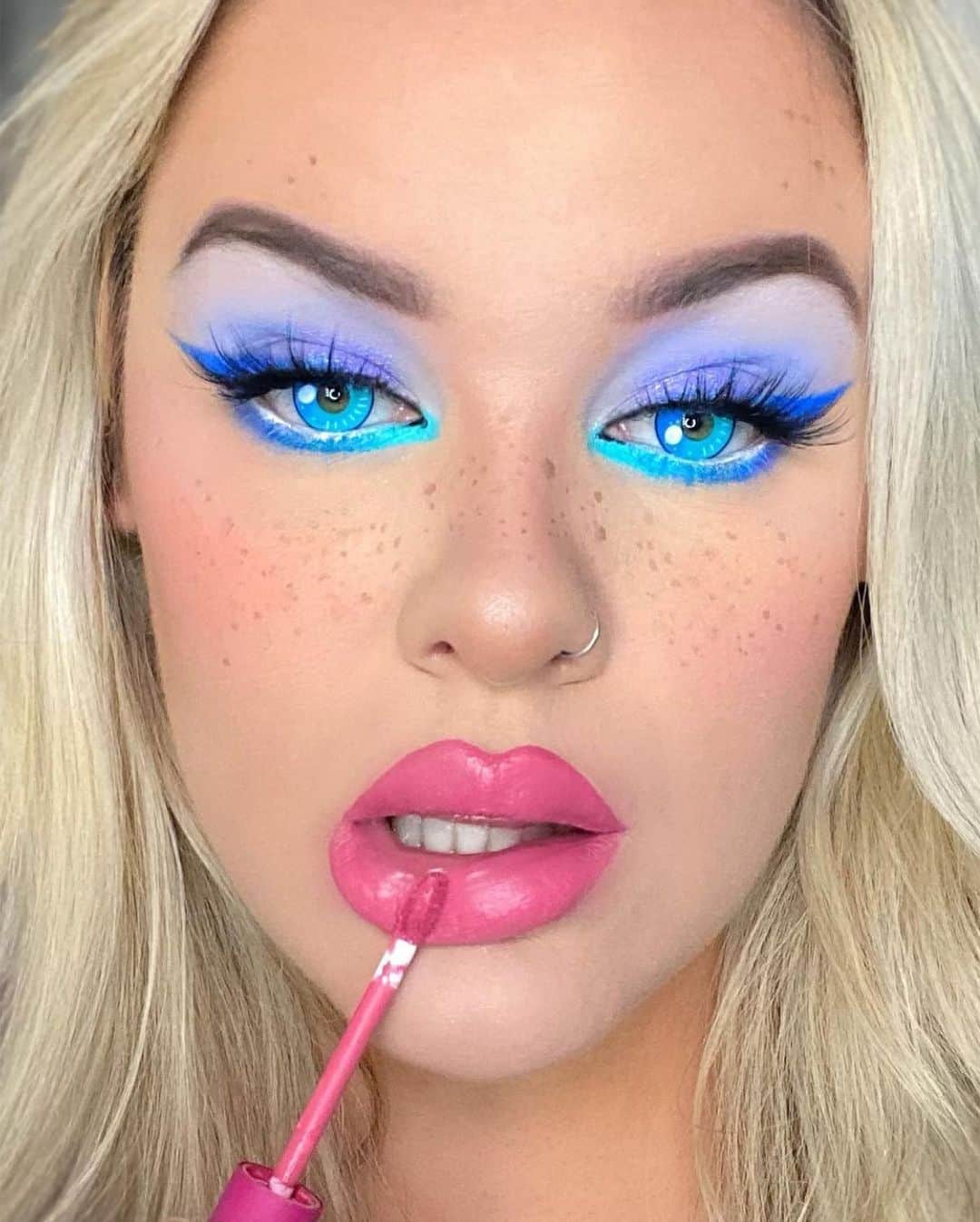 LiveGlamのインスタグラム：「Barbie vibes ✨👄 @allythingsbeauty used our “Kissaholic” lippie for this dreamy look! 💄 #LiveGlamFam」