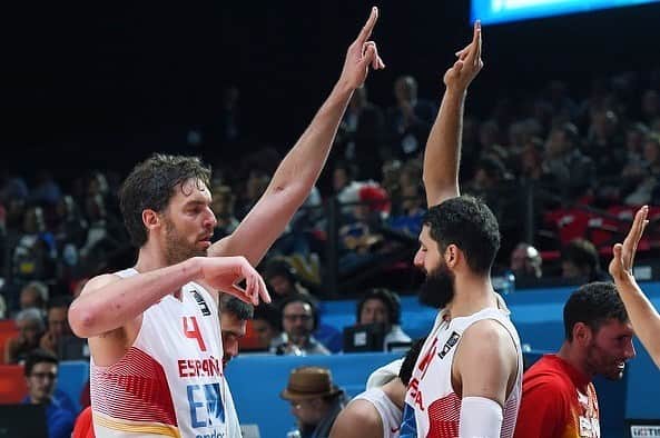 パウ・ガソルのインスタグラム：「Nikooooo!!! Feliz cumpleaños hermanito!! Espero que nos podamos ver pronto!! 🎉🎉🎉 #HappyBirthdayNiko🎂」