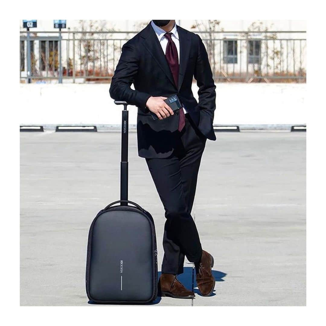 XD Designのインスタグラム：「Looking classy with the Bobby Backpack Trolley!👌 @david_park07 ⠀⠀⠀⠀⠀⠀⠀⠀⠀⠀⠀⠀⠀⠀⠀⠀⠀⠀  ⠀⠀⠀⠀⠀⠀⠀⠀⠀ ⠀⠀⠀⠀⠀⠀⠀⠀⠀ ⠀⠀⠀⠀⠀⠀⠀⠀⠀⠀⠀⠀⠀⠀⠀⠀⠀⠀  ⠀⠀⠀⠀⠀⠀⠀⠀⠀ ⠀⠀⠀⠀⠀⠀⠀⠀⠀ ⠀⠀⠀⠀⠀⠀⠀⠀⠀ ⠀⠀⠀⠀⠀⠀⠀⠀⠀  ⠀⠀⠀⠀⠀⠀⠀⠀⠀  ⠀⠀⠀⠀⠀⠀⠀⠀⠀  #MadeforModernNomads ✨ • • • #xddesign #xddesignbobby #xddesignbackstory #bobbybackpack #bobbybackpacktrolley #antitheftbag #antitheftbackpack #travellifestyle #photooftheday #modernnomad #gotyourback #gadgetlover #journey #stayconnected #travelbuddy #travelgear #digitalnomad #global_people #travelsafe #digitalnomadlife #everydaytravel #gearbag #thetraveltag #smartbag #smarttravel #southkorea #businesstravel #luggage #trolley」