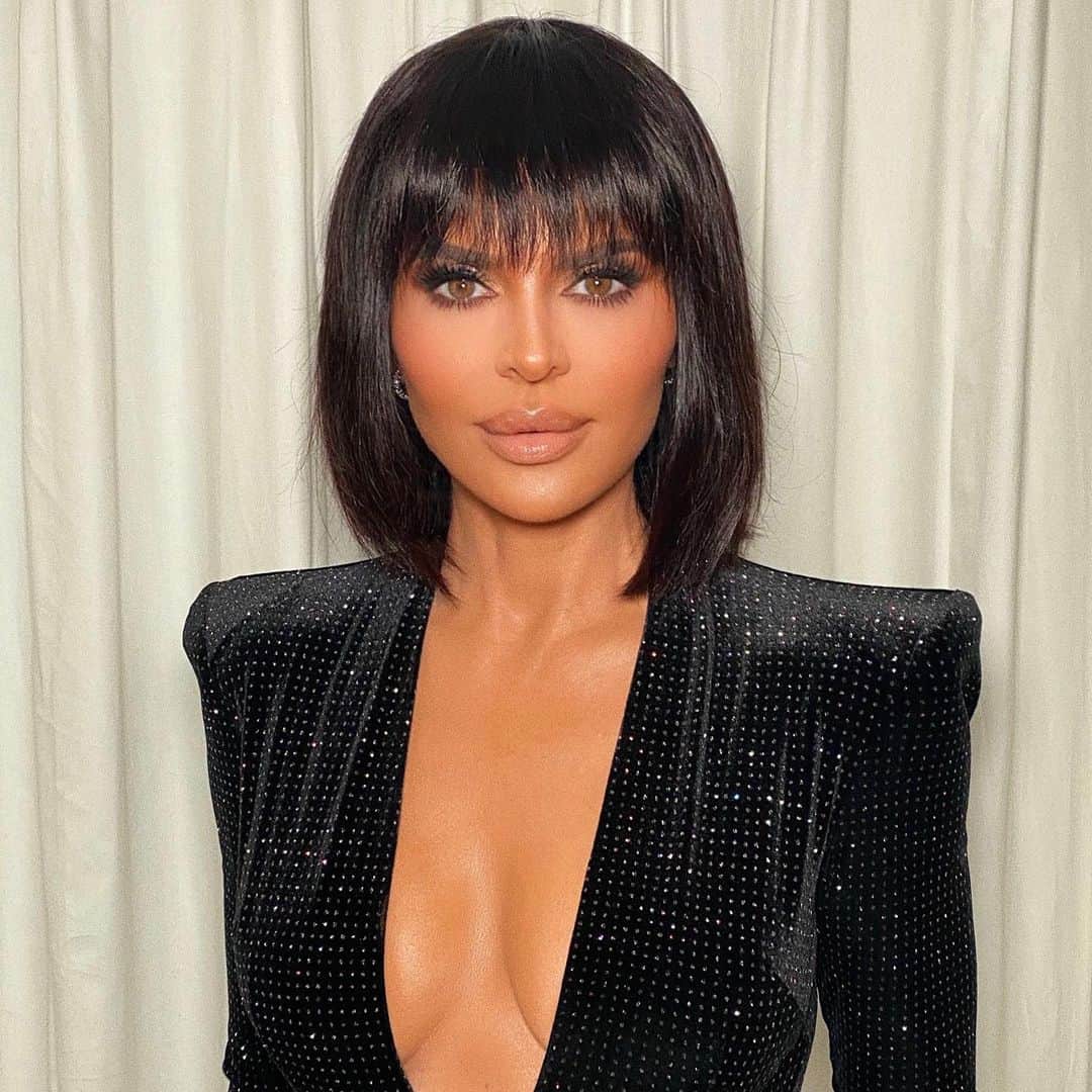 リサ・リナのインスタグラム：「Uma in @alexperryofficial 🌪 Hair and Make up @scottkinghair @glamtechstevent ✨🐉🗡」
