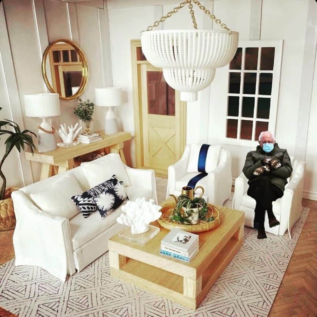 Grace Bonneyのインスタグラム：「Hey guys! It’s Kwandaa here from @tinyhousecalls on my 3rd and final day of my DS takeover. I’ve had such a great time getting to know some of you and introducing you to my mini world. This is the perfect pandemic hobby. If you’re stuck inside, you may as well bring a tiny house with you and spark some joy.   My final post is my beach dollhouse. Bernie sums up my entire mood: I’d rather be at the beach, but there’s a pandemic and it’s cold.   I’ll leave you with a few fun facts about me:  1. Coming in at a whopping 4’11,” I myself am a miniature.   2. I’ll be feeling great at 48 in 2 weeks. As a single mom to 6 and 8 year olds, that means I’m always the oldest mom at school. 🤦🏽‍♀️  3. I'm an obstetrician/gynecologist and I've delivered thousands of babies over the years. I've seen some things and done some things, and oh the stories I could tell. Except I won't because, you know, HIPPA. Seriously, I have a passion for women's health and maternity issues. I've been known to get a healthy dose of righteousness indignation when I'm being a "tiger mom" for other mommas.   4. I'm west Philadelphia born and raised (right across the street from Will Smith, actually).   5. I've been obsessed with interior design since I was a kid. I actually learned how to install light fixtures watching This Old House. I used to charge the nurses $50 to hang their nights when I was a resident for extra $$. I have a prized collection of @ikeausa catalogs that date back to the 80's.   6.  I love dancing. I was a hip hop dancer in the 80/90”s (think Left Eye from TLC).   7. After my first dollhouse went viral, I enrolled in design school and am now a Certified Interior Designer! You can see my on the small screen on @sellthishousetvshow on @aenetworks and @fyi.」