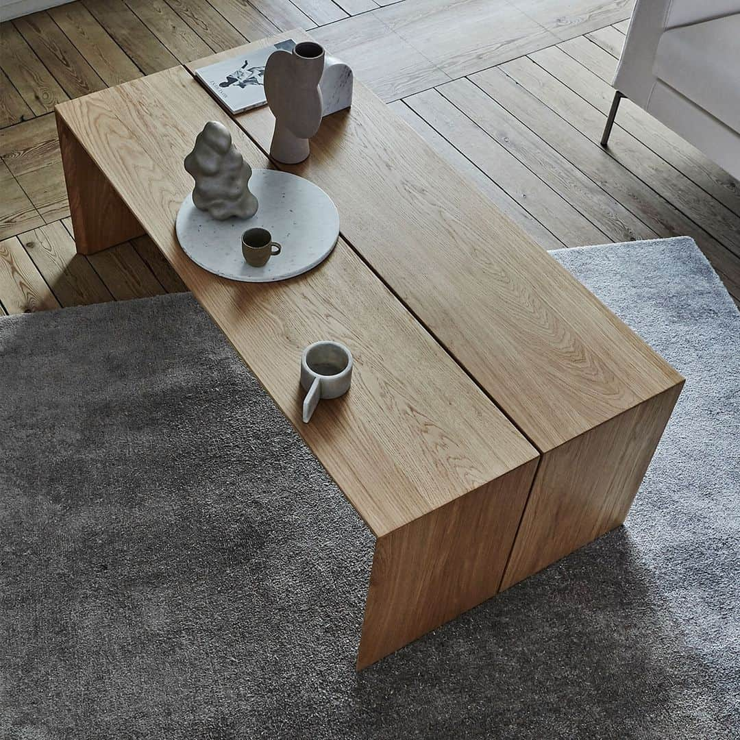 eilersenさんのインスタグラム写真 - (eilersenInstagram)「Together with Yuzuru Nishiyama from Japan, Eilersen has created a new collection of tables called ‘Kant’. The collection spans from coffee tables in different sizes to the perfect console table or office desk, which even comes with a matching bench. ⁠ •⁠ •⁠ •⁠ #eilersen #float #eilersenfurniture #myeilersen #interiordesign #homedecor #sofa #danishdesign #inredning #finahem #interiorlovers #interiordesign #modernliving #minimalism #nordiskehjem #nordicinspiration #nordicliving #craftsmanship #luxurylifestyle #boligindretning #designinterior #livingroominspo #boliginspiration #softminimalism #hemindredning #schönerwohnen #nordicminimalism」2月12日 3時55分 - eilersen