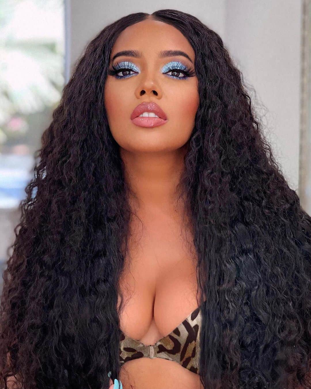 Angela Simmonsさんのインスタグラム写真 - (Angela SimmonsInstagram)「✨I don't wanna fall so fast... But I'm open ✨ @dhairboutique  #TheMoonLightEffect」2月12日 3時55分 - angelasimmons