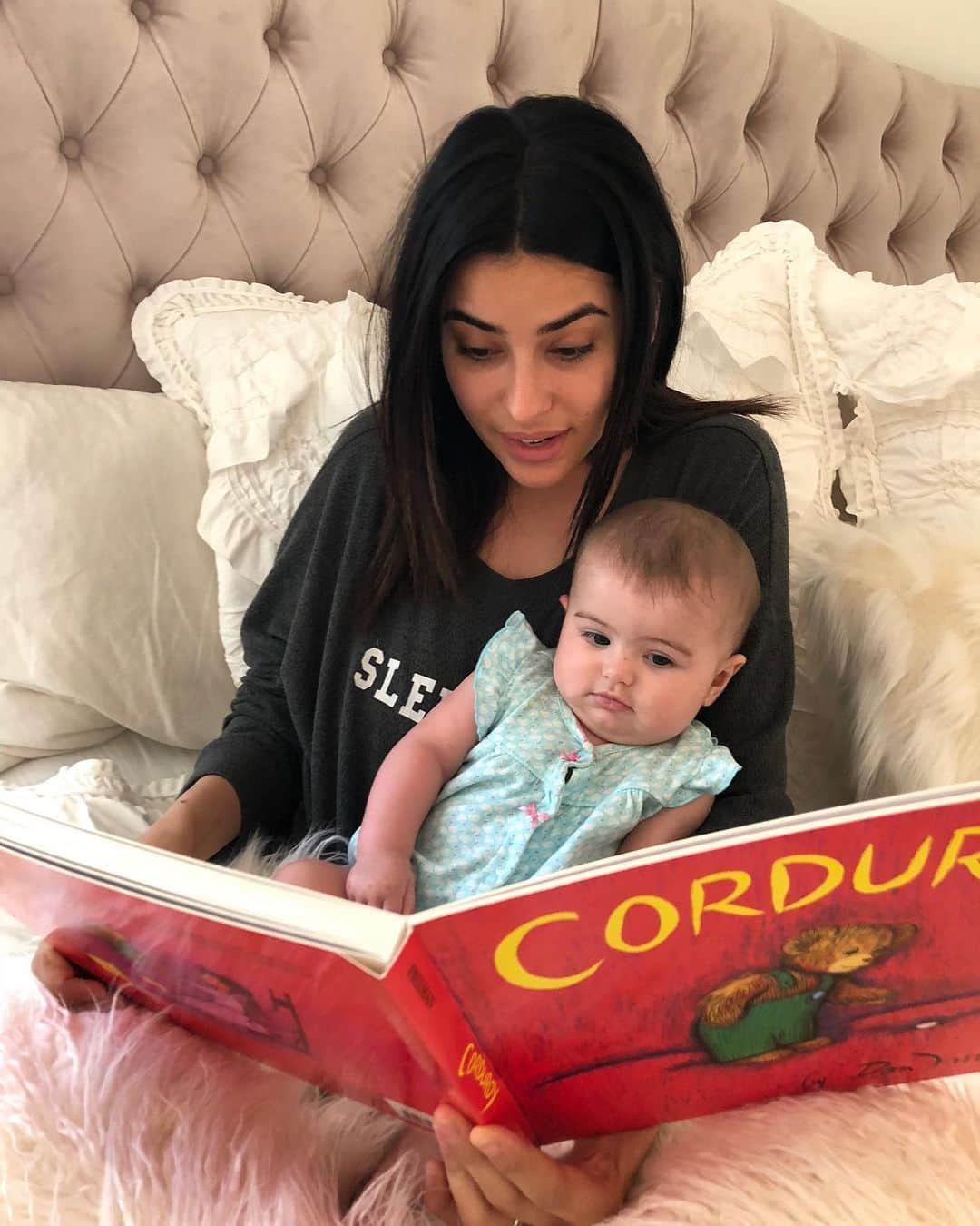 Sazan Hendrixさんのインスタグラム写真 - (Sazan HendrixInstagram)「A TEENY swipe down memory lane 💓 she is growing up right before my eyes. The last pic had me like 😲 it feels like yesterday when our sweet Valentina was a tiny but mighty 5 lbs of delicious love. Now she’s a big girl helping me take care of another tiny. Oh the joys of motherhood. 😌#soakingitup #teenyandme」2月12日 3時56分 - sazan