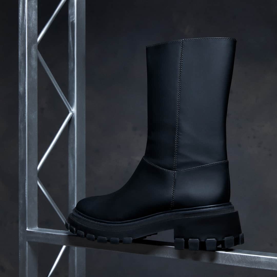 Schutzのインスタグラム：「MID CALF BOOTS ❤️ #schutztractor」