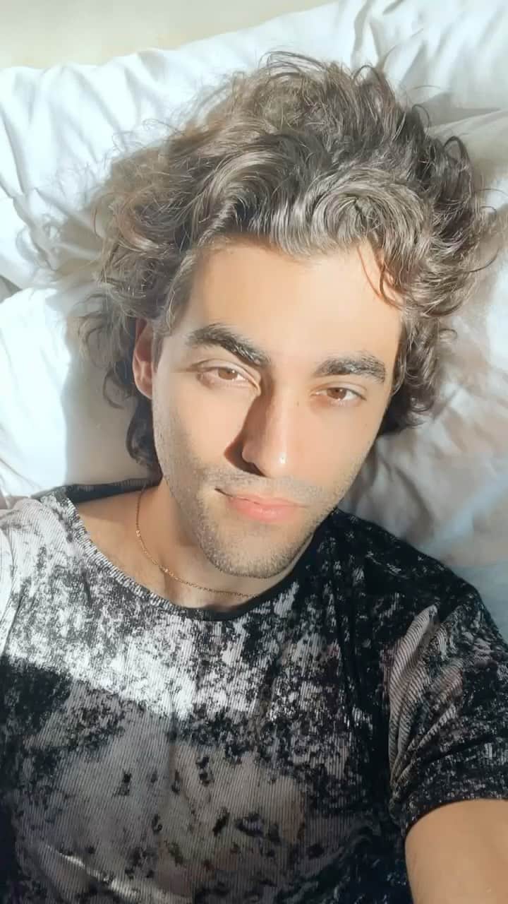 のインスタグラム：「What’s on your mind today?」
