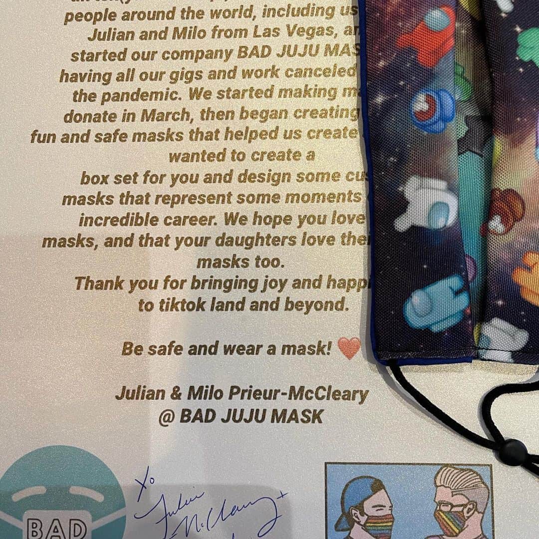 ロージー・オドネルのインスタグラム：「sweet men i thank u - we all love them !!! get urself a custom mask❤️」