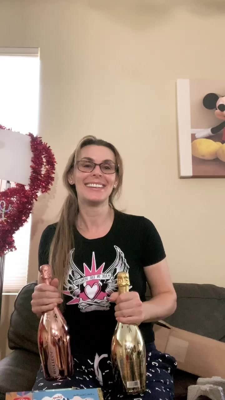 ターニャ・テイトのインスタグラム：「Join me and Ozzie for breakfast」