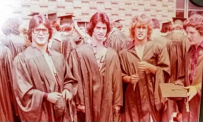デイブ・クーリエのインスタグラム：「#tbt to the day I graduated from Notre Dame High School. Can you spot me? Yep. I’m third from the left with the Peter Frampton hair. #cutitout #highschoolgraduation #peterframpton @romeomichaela」
