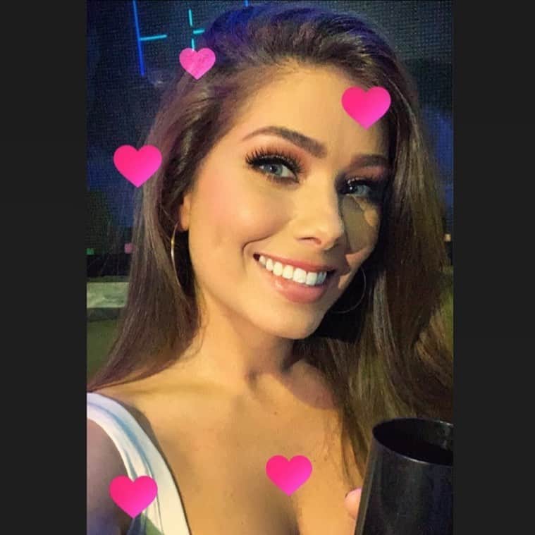 のインスタグラム：「Throwback to nights out and heart filters 💗  #smile #heart #hearts #filter #tb #throwback #cheers #nightout #whitedress #greeneyes #dimples」