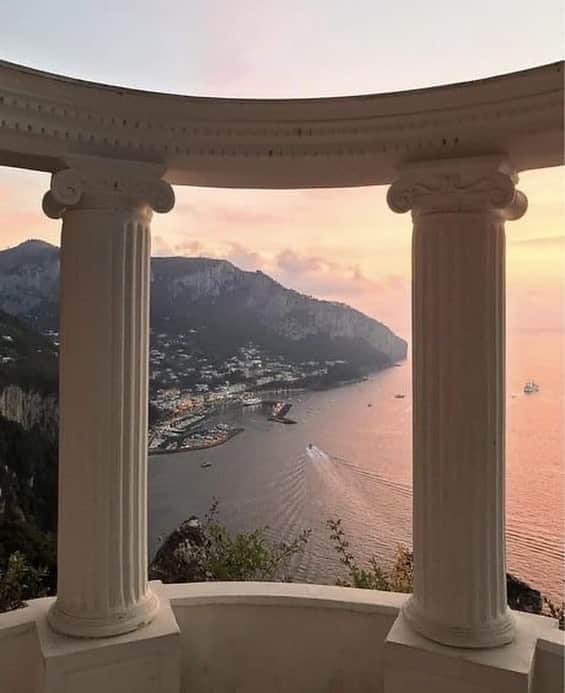 トラモンターノのインスタグラム：「Quanta bellezza. 💙  #Tramontano #TramontanoNapoli」