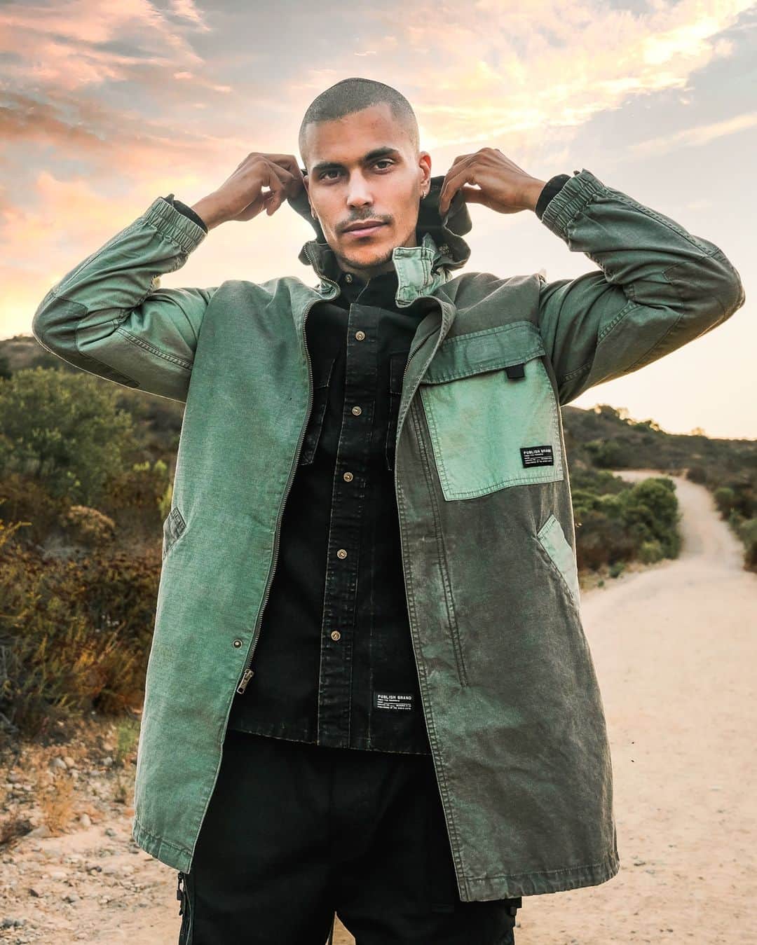 パブリッシュブランドのインスタグラム：「Layered up in Earth tones 🌿. #publishbrand  📸: @salvadorslens」