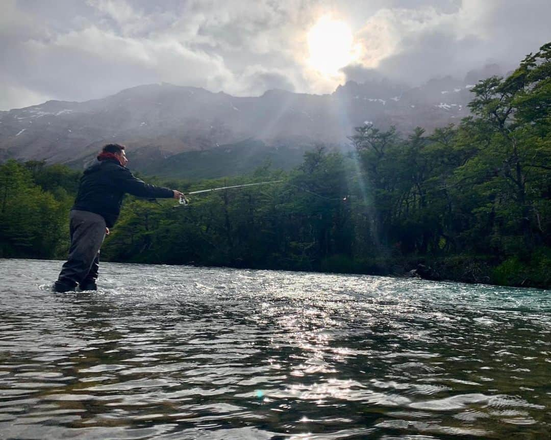 エセキエル・ラベッシさんのインスタグラム写真 - (エセキエル・ラベッシInstagram)「🎣 Río de las Vueltas, Lago del Desierto. Más de mi viaje por la Patagonia en link en Bio」2月12日 5時07分 - pocho22lavezzi