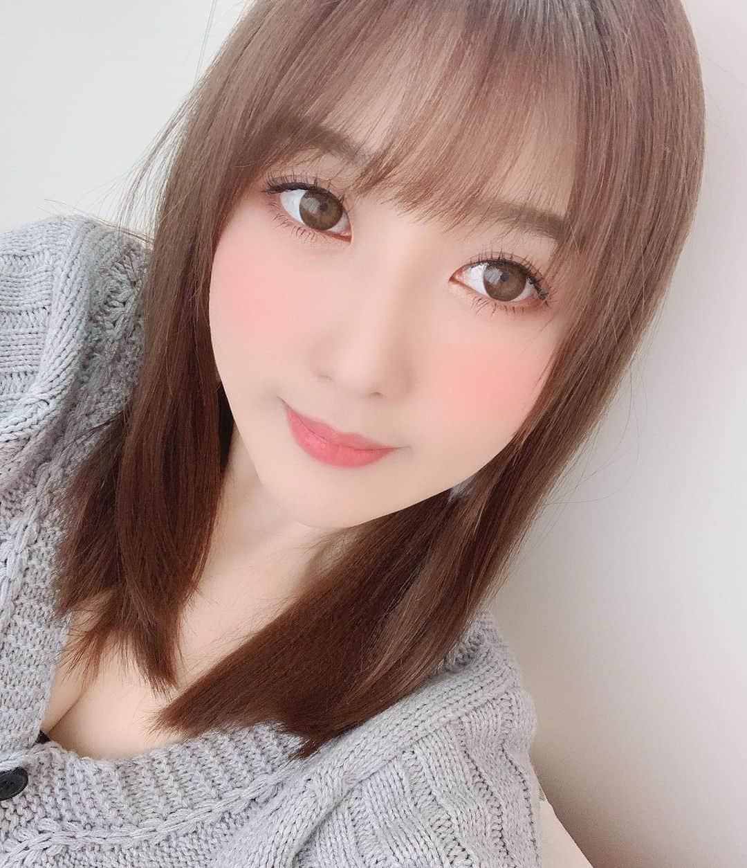 大槻ひびきさんのインスタグラム写真 - (大槻ひびきInstagram)「ヘアアイロンで熱を加える トリートメントしてきました😌✨ (@rollen_official) ツヤツヤになりました🌸 嬉しい！ #hair #hairstyle  #hairtreatment  #hairsalon」2月12日 5時14分 - yanhibi0221