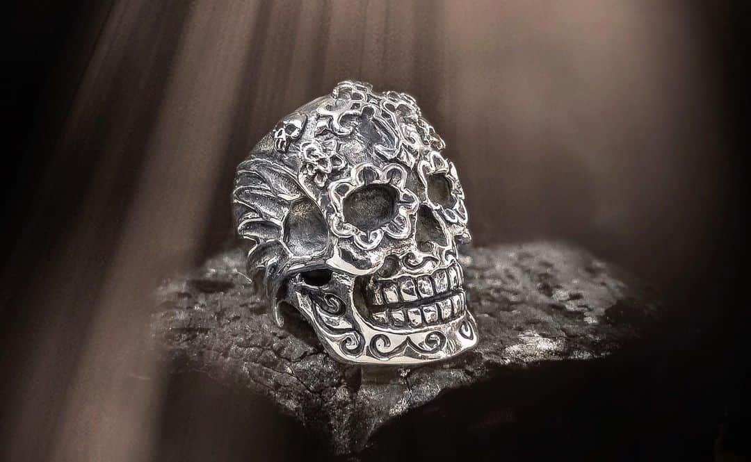 クレイジーピッグさんのインスタグラム写真 - (クレイジーピッグInstagram)「Easily one of my favourite rings from Crazy Pig Designs 🤘💀🤘 what’s yours? #comment #favourite #candyskull #mexican #díademuertos #flowers #detail #handcarved #gothic #skull #ring #jewellery #silver」2月12日 5時19分 - crazypigdesignslondon