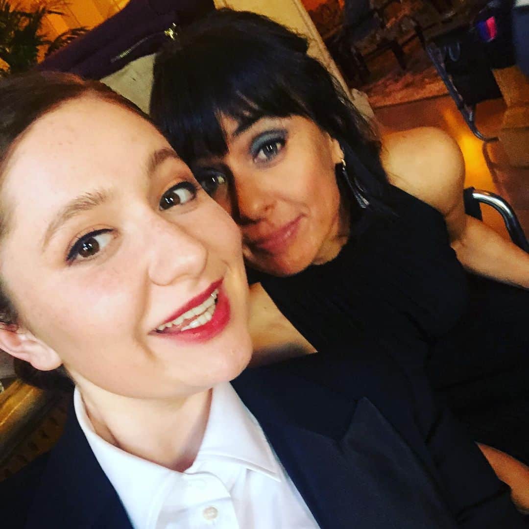 コンスタンス・ジマーのインスタグラム：「#tbt being on @shameless was a blast with @emmakenney ❤️」