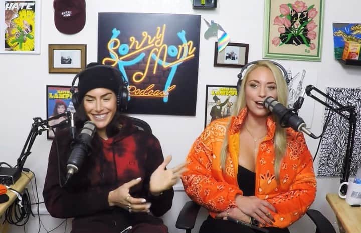 Sydney A Malerのインスタグラム：「Ppl that like gummy worms in their ice cream are psycho paths. Fight me.  . 😂 New pod out now link in bio」