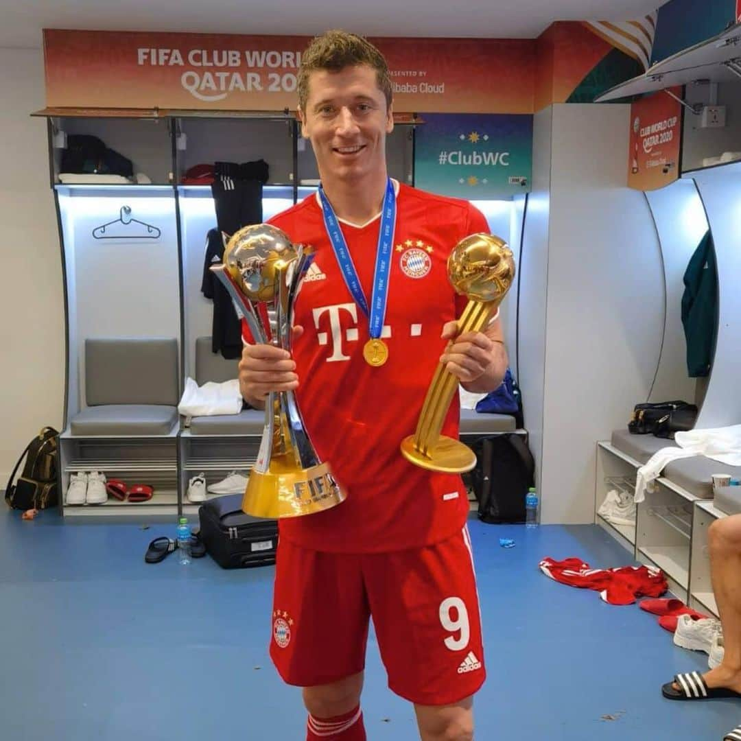 ロベルト・レヴァンドフスキさんのインスタグラム写真 - (ロベルト・レヴァンドフスキInstagram)「We did it😎🏆🏆🏆🏆🏆🏆 @fcbayern #MiaSanChampi6ns #clubworldcup」2月12日 5時48分 - _rl9