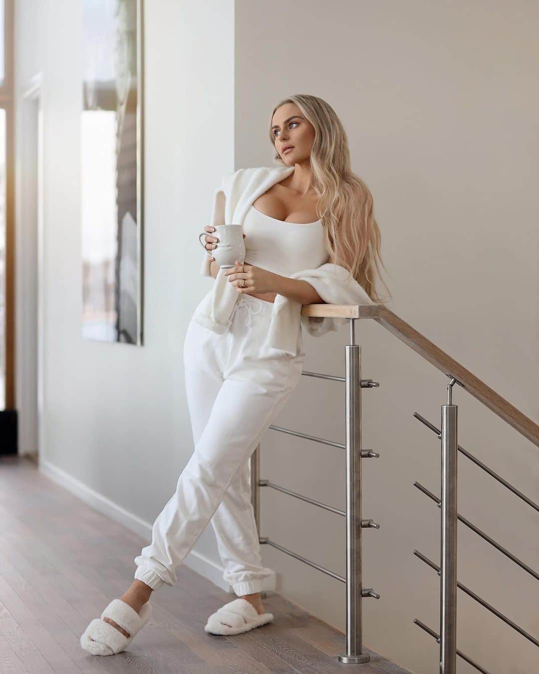 Anna Nyströmさんのインスタグラム写真 - (Anna NyströmInstagram)「[ Paid partnership @fashionnova ]  Todays morning routine - Coffee & yoga. Also, a cozy outfit like this is a must 🤍 fashionnovapartner」2月12日 6時12分 - annanystrom
